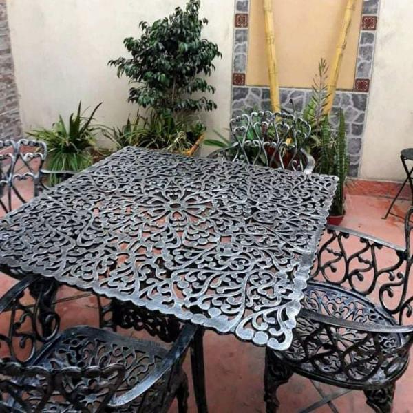 JUEGO  PALLEGRE MESA CUADRADA 96CM Y 4 SILLONES GRIS LF (LAF010GR)